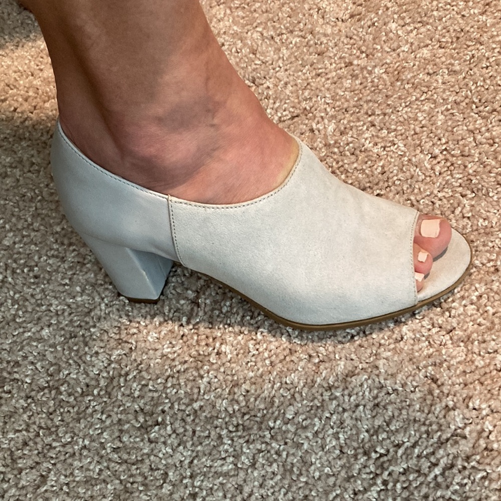 Naturalizer Gray/silver Seude Lola Heels Size 7